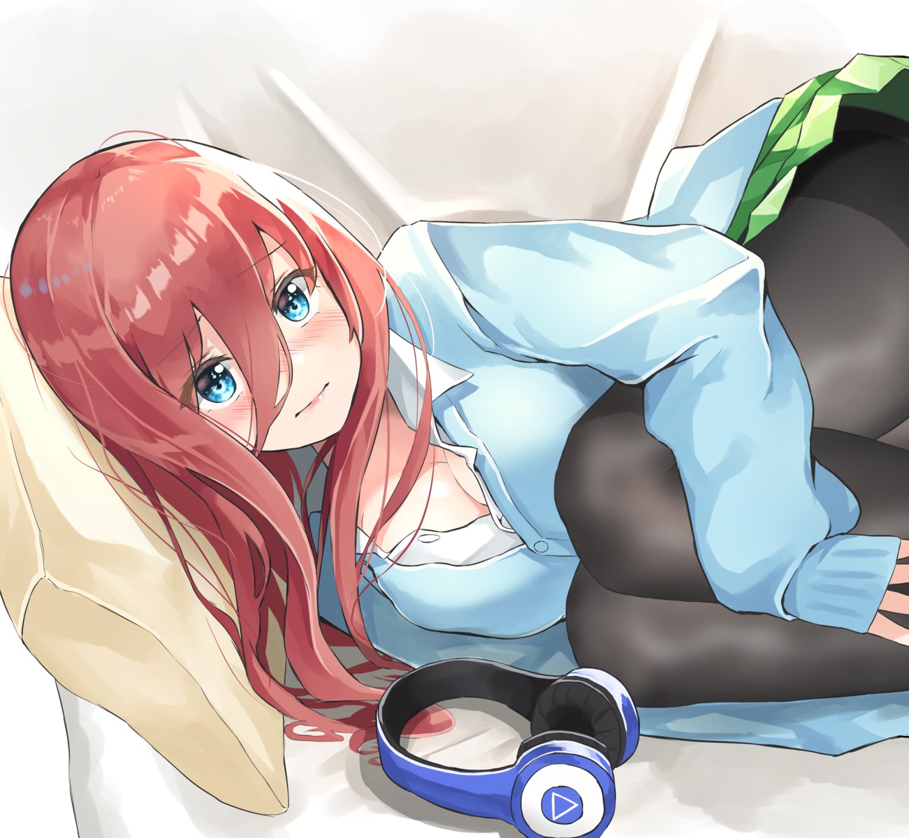 5-toubun_no_hanayome cleavage headphones nakano_miku open_shirt pantyhose purumi seifuku skirt_lift sweater