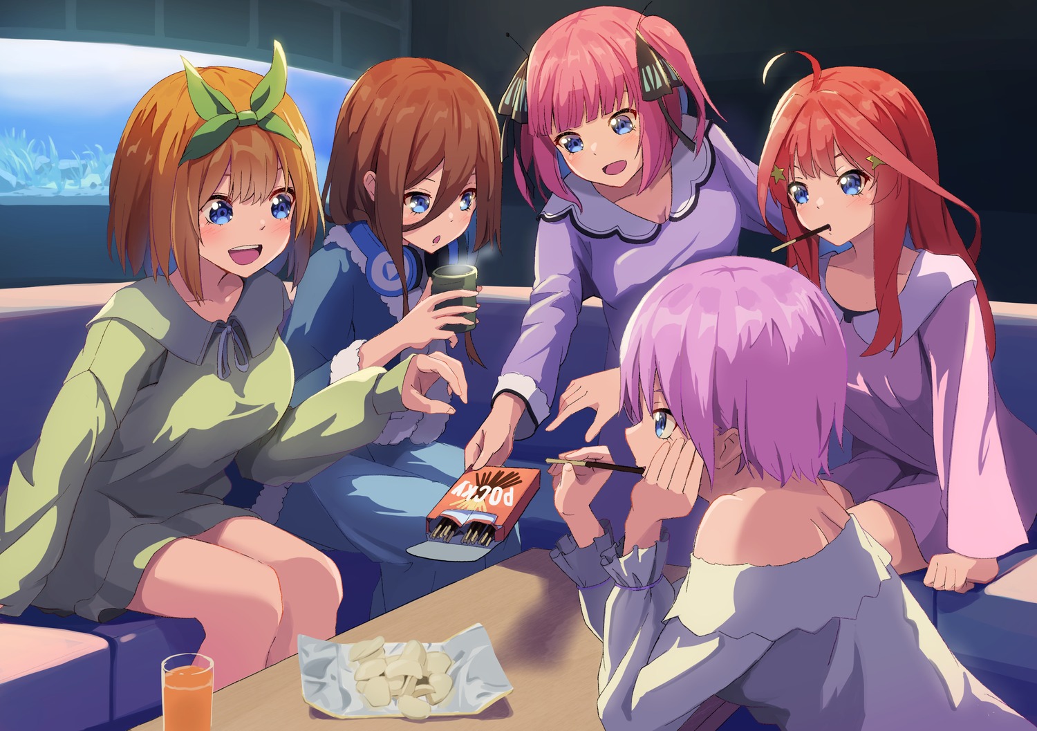 5-toubun_no_hanayome headphones nakano_ichika nakano_itsuki nakano_miku nakano_nino nakano_yotsuba pajama yasuba_yuuichi