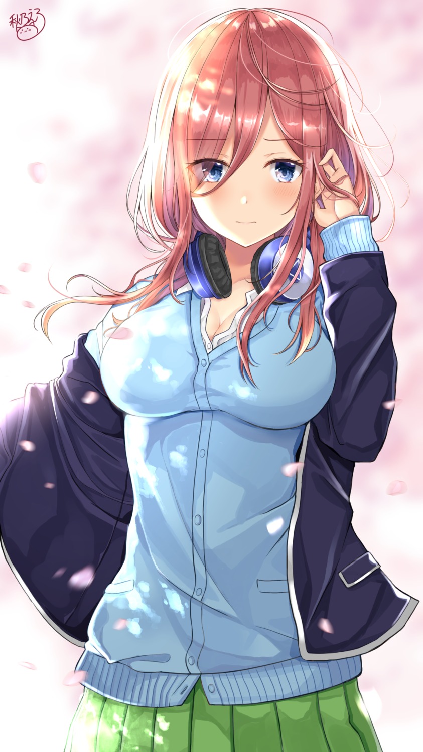 5-toubun_no_hanayome akino_ell cleavage headphones nakano_miku seifuku sweater