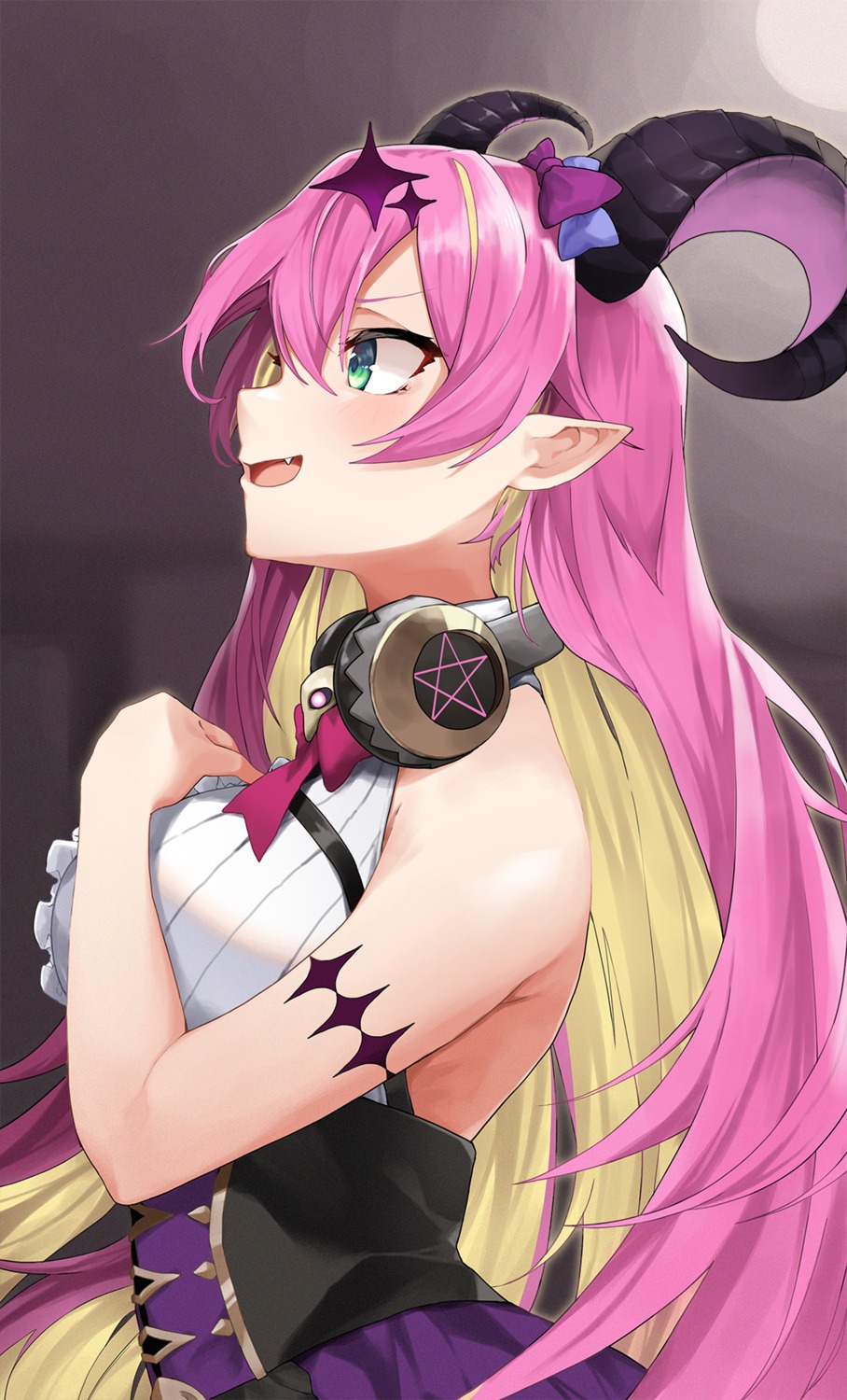 headphones hololive horns mano_aloe pointy_ears toto_(kuro_toto)