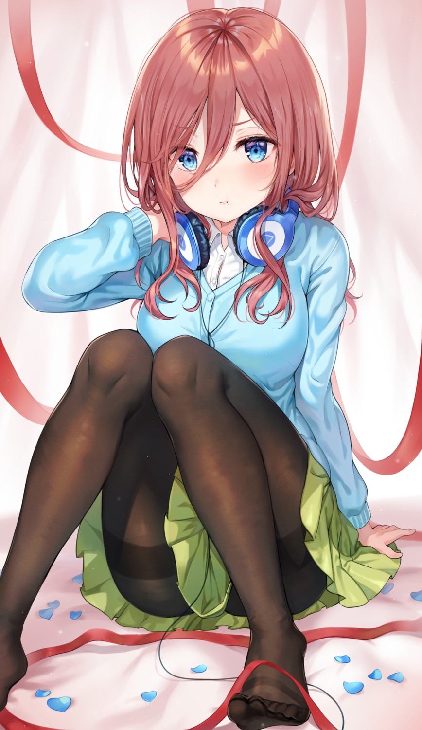 5-toubun_no_hanayome headphones nakano_miku pantyhose seifuku sweater tokkyu