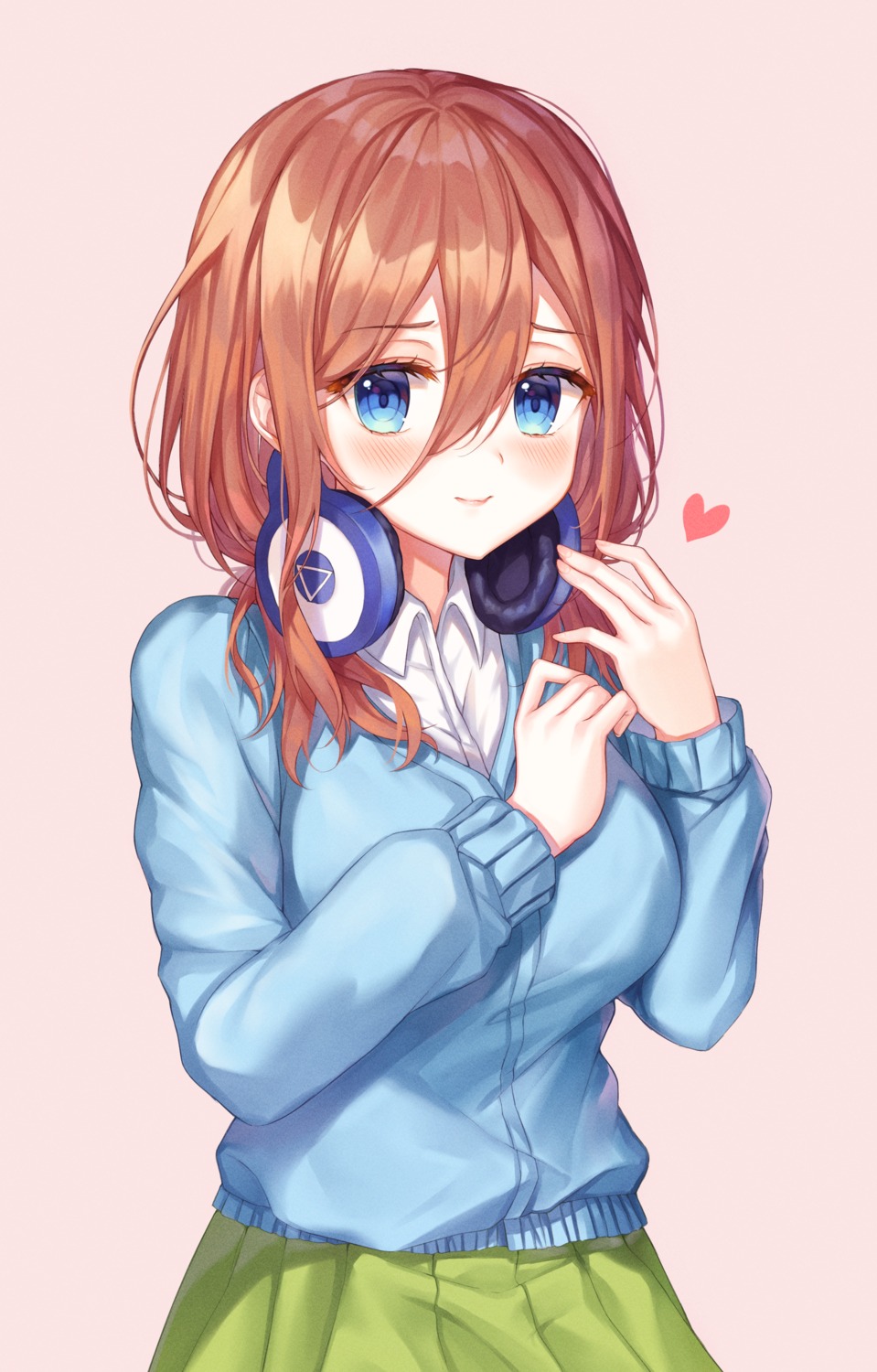 5-toubun_no_hanayome breast_hold headphones monjja nakano_miku seifuku sweater