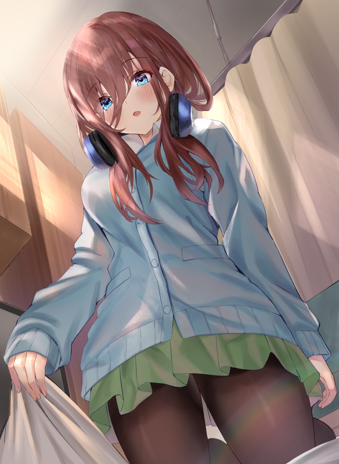 5-toubun_no_hanayome headphones nakano_miku pantyhose seifuku sweater tsukasa