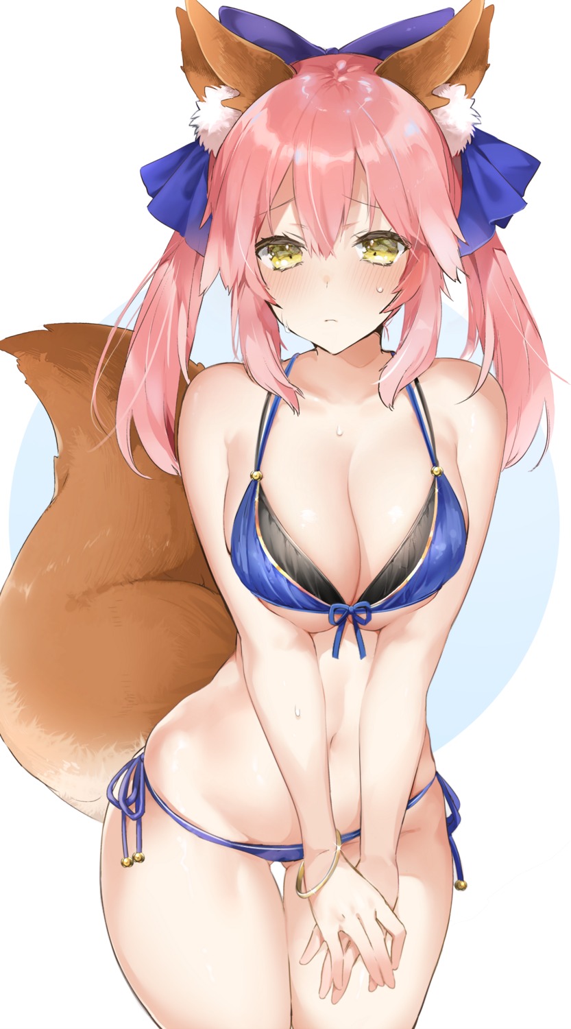 animal_ears bikini breast_hold fate/extra fate/stay_night sino_(sionori) swimsuits tail tamamo_no_mae