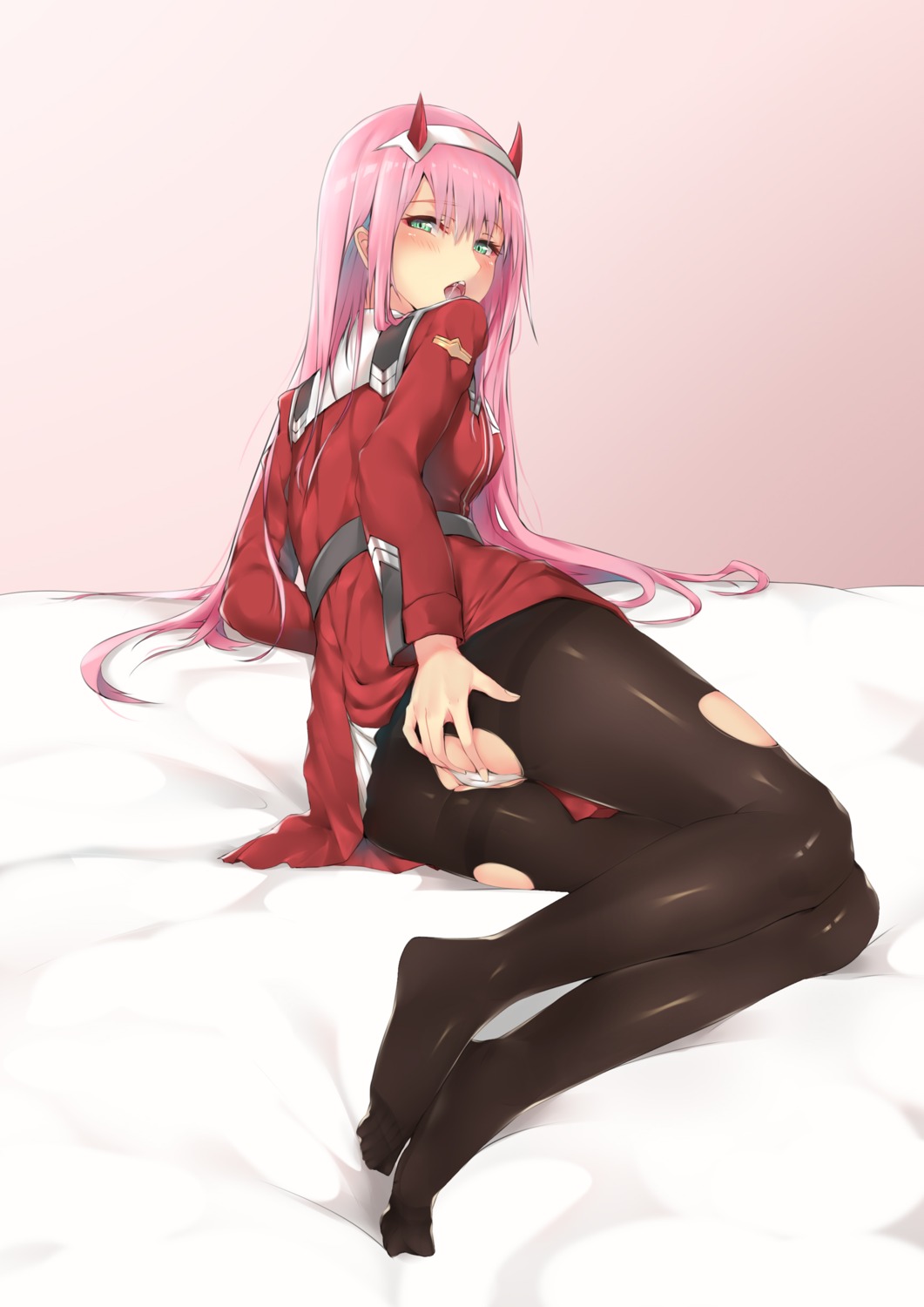 ass cameltoe darling_in_the_franxx feet hentai_kuwa horns pantsu pantyhose thong torn_clothes uniform zero_two_(darling_in_the_franxx)