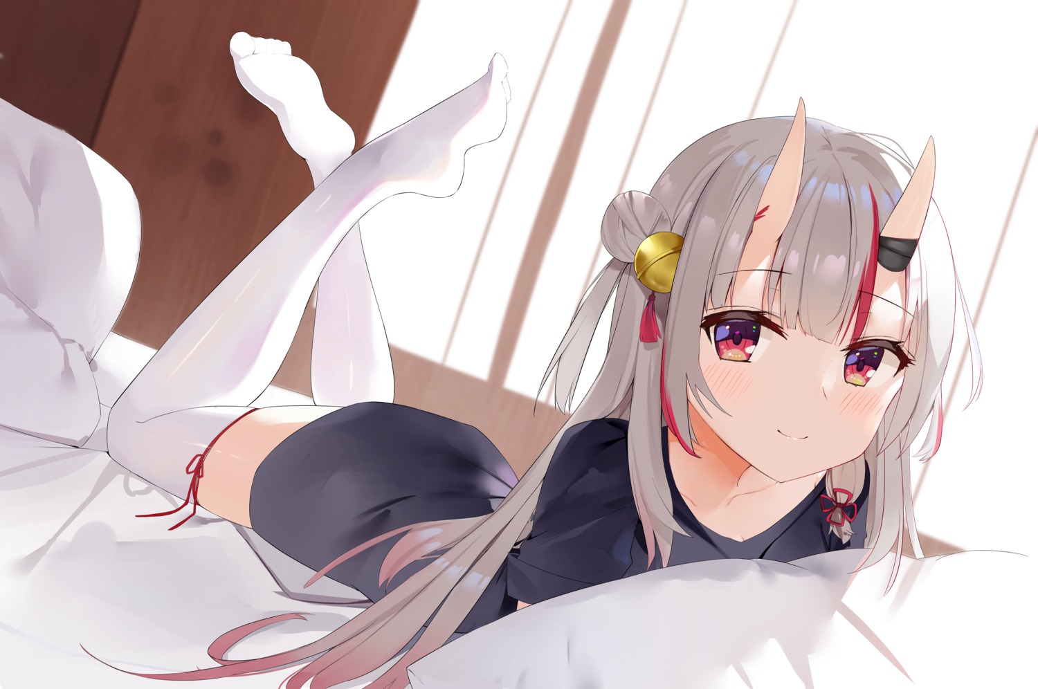 feet hololive horns nakiri_ayame thighhighs zhiyou_ruozhe