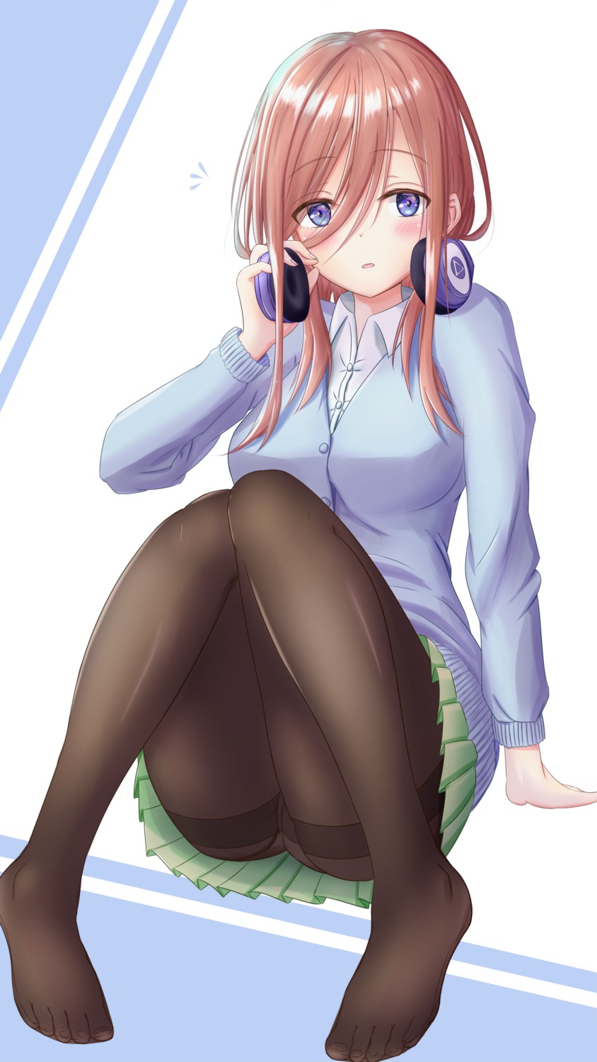 5-toubun_no_hanayome feet headphones masuku_(saint_mask) nakano_miku pantsu pantyhose seifuku skirt_lift sweater