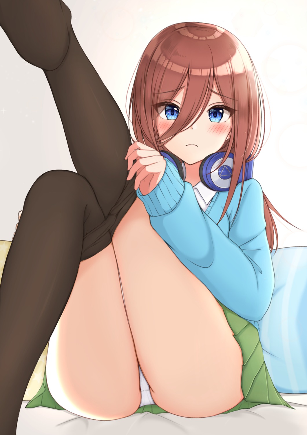 5-toubun_no_hanayome feet headphones nakano_miku pantsu pantyhose seifuku skirt_lift sweater undressing yukiunag1